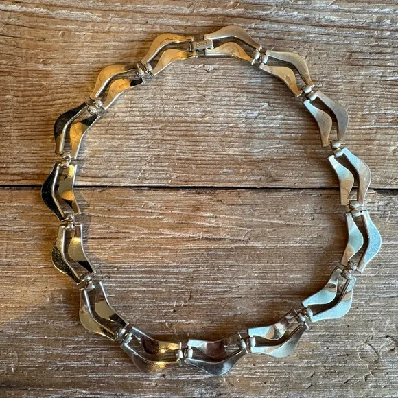 Vintage Monet Gold-tone Sculpted Wave Link Necklace - Picture 4 of 9